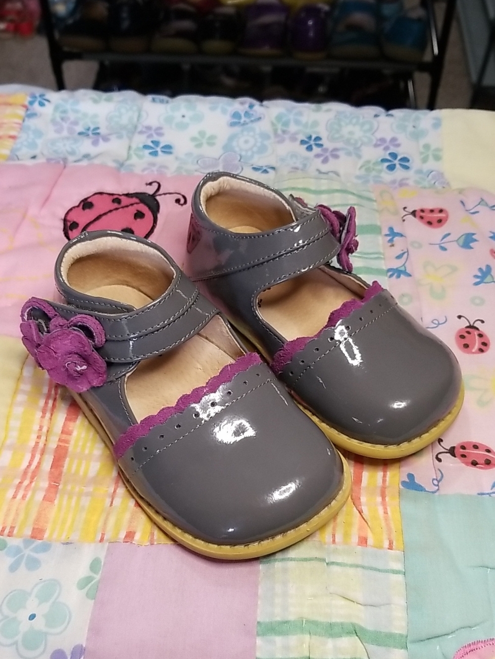 Livie & Luca Gray Patent Leather Mary Janes w/Purple Suede Flower & Trim Size 8